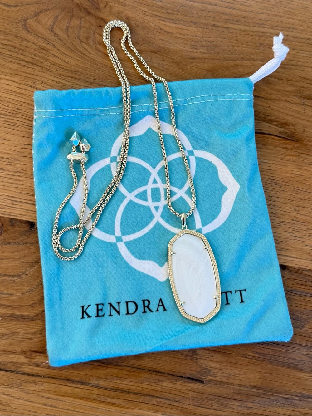 Kendra Scott White Marquise Pendant Necklace in Gold-tone